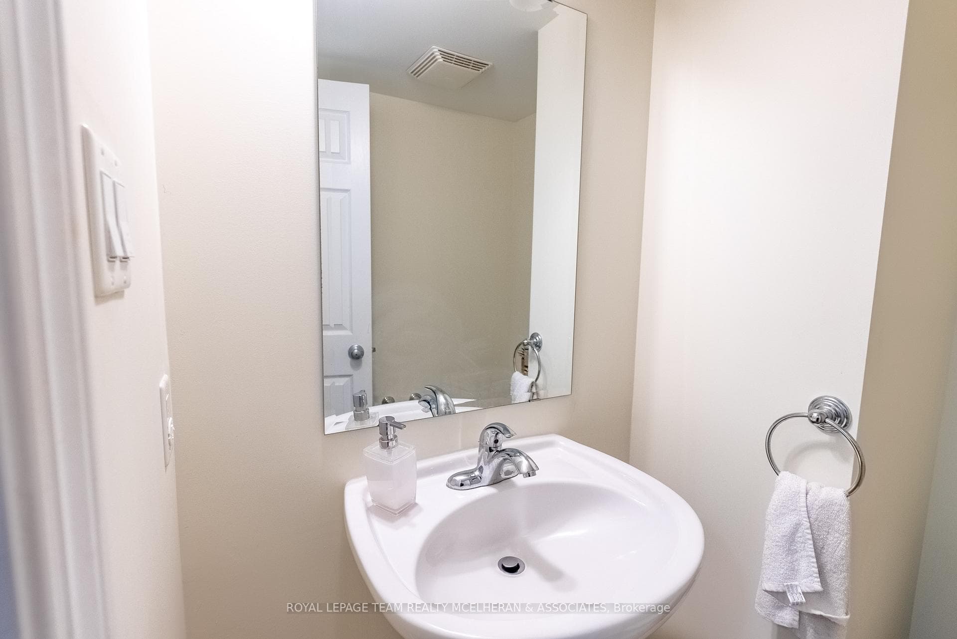 618 Chapman Mills Drive Unit 35 photo 9