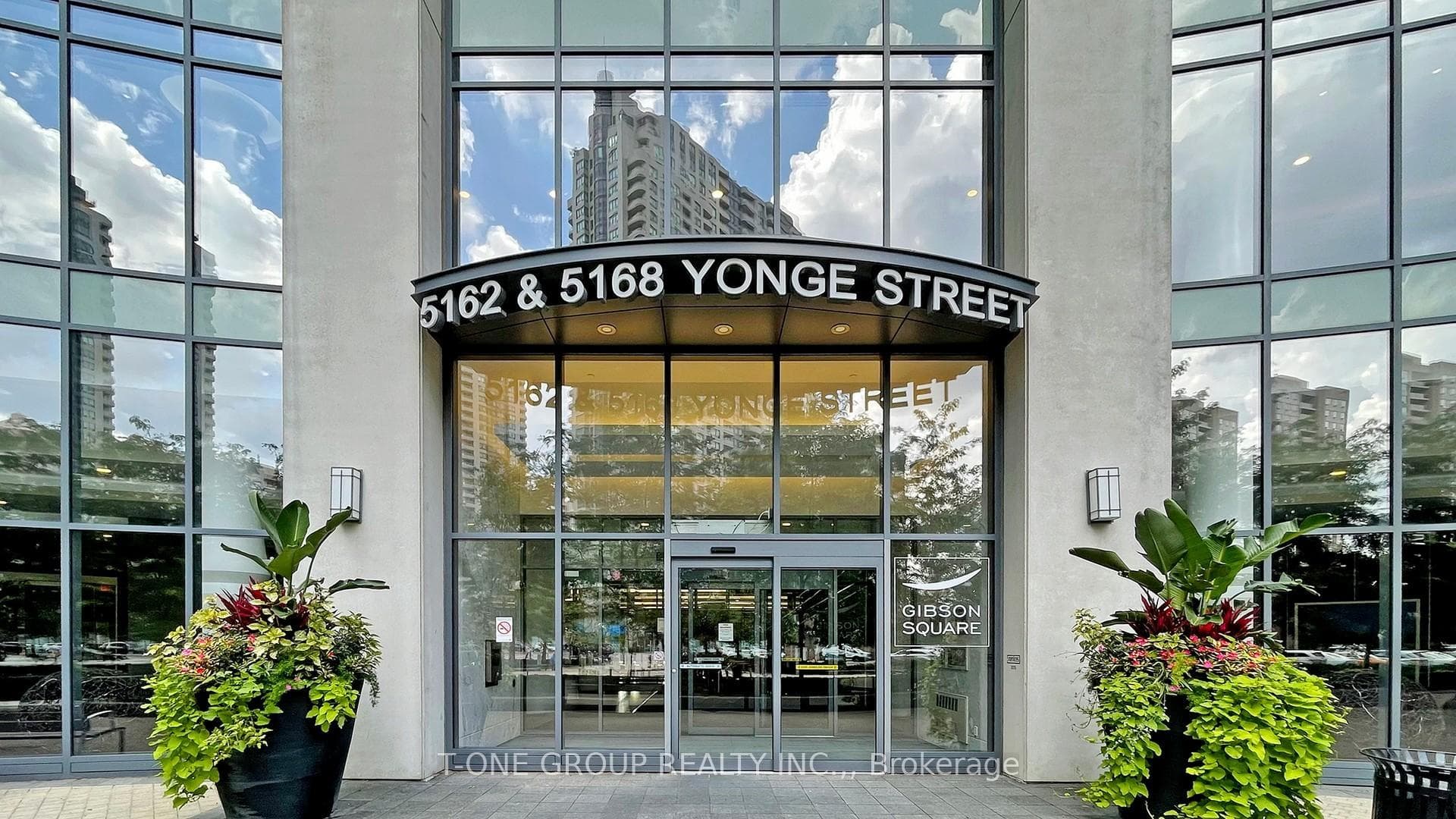 5162 Yonge Street Unit 915 photo 2