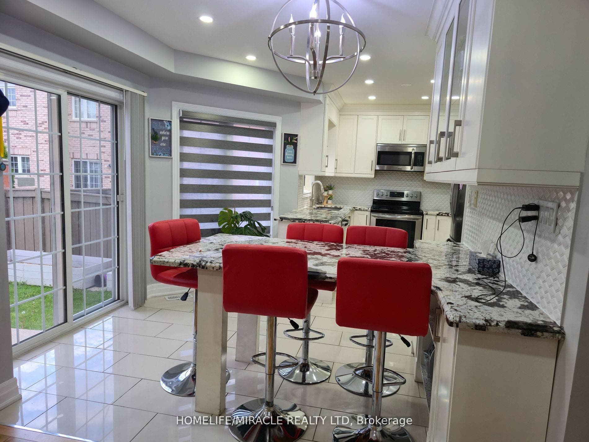 33 Atira Avenue photo 5