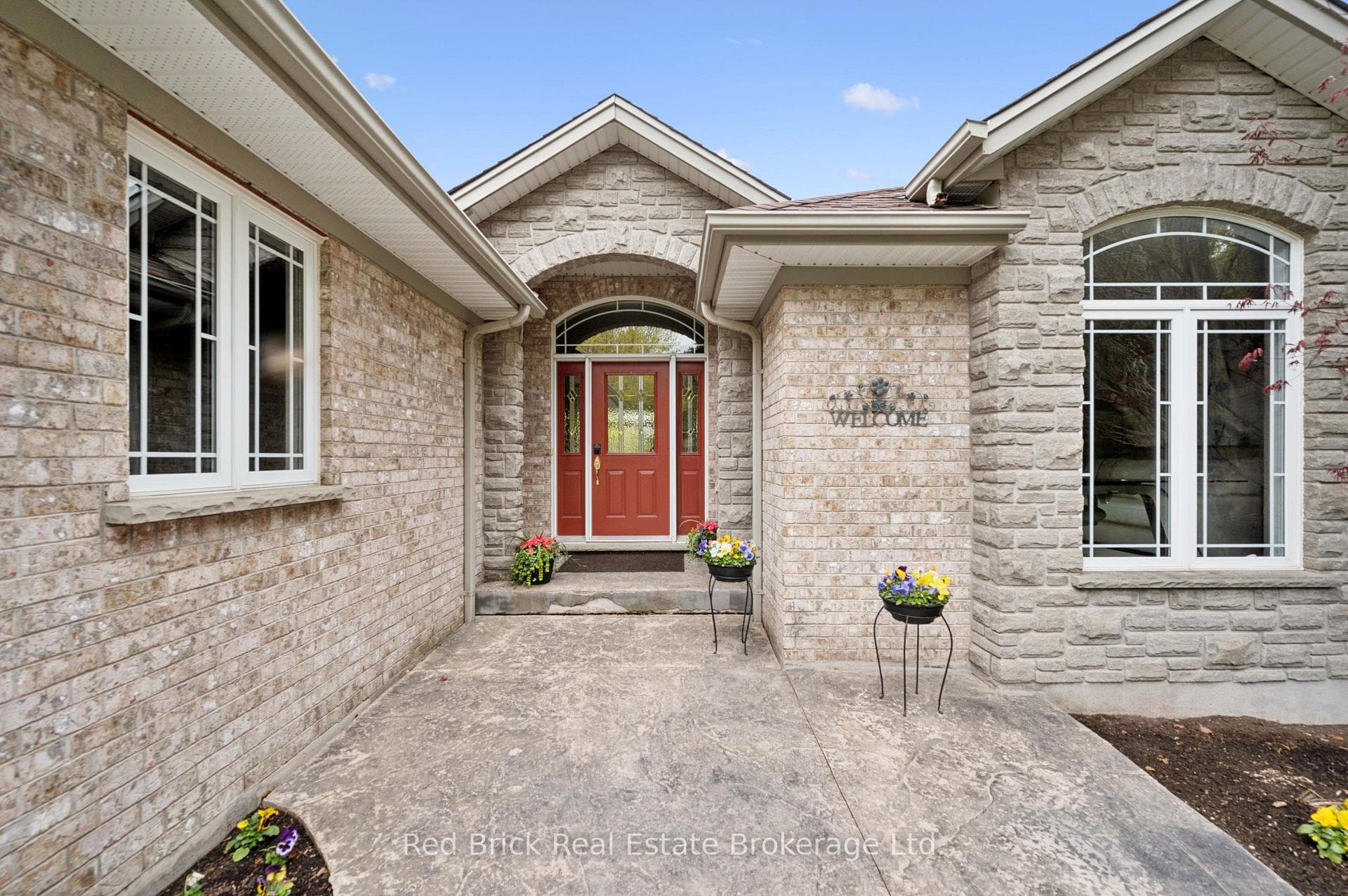 326 Erb Street photo 2
