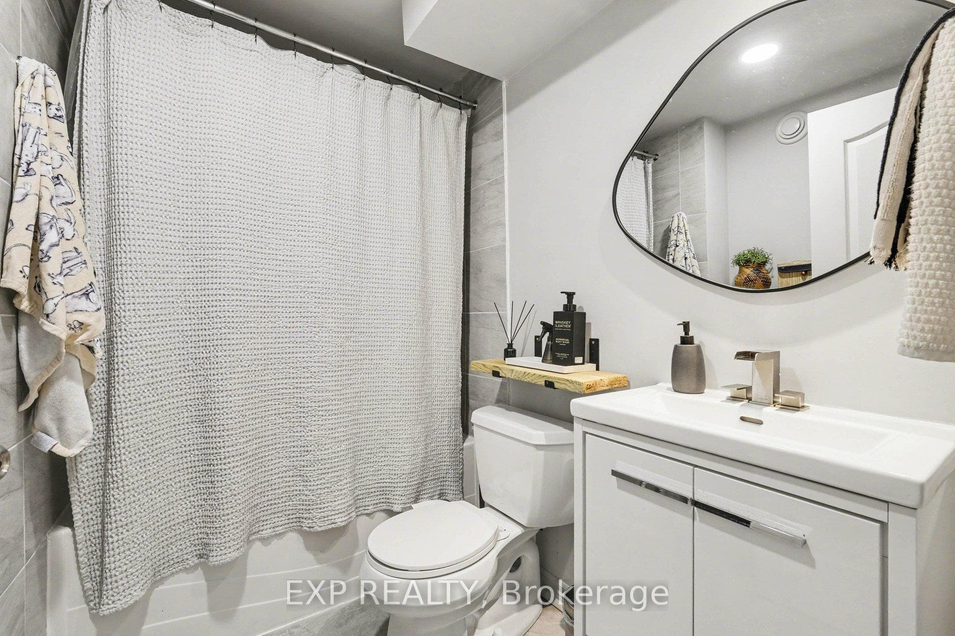 281 Sorento Street photo 25