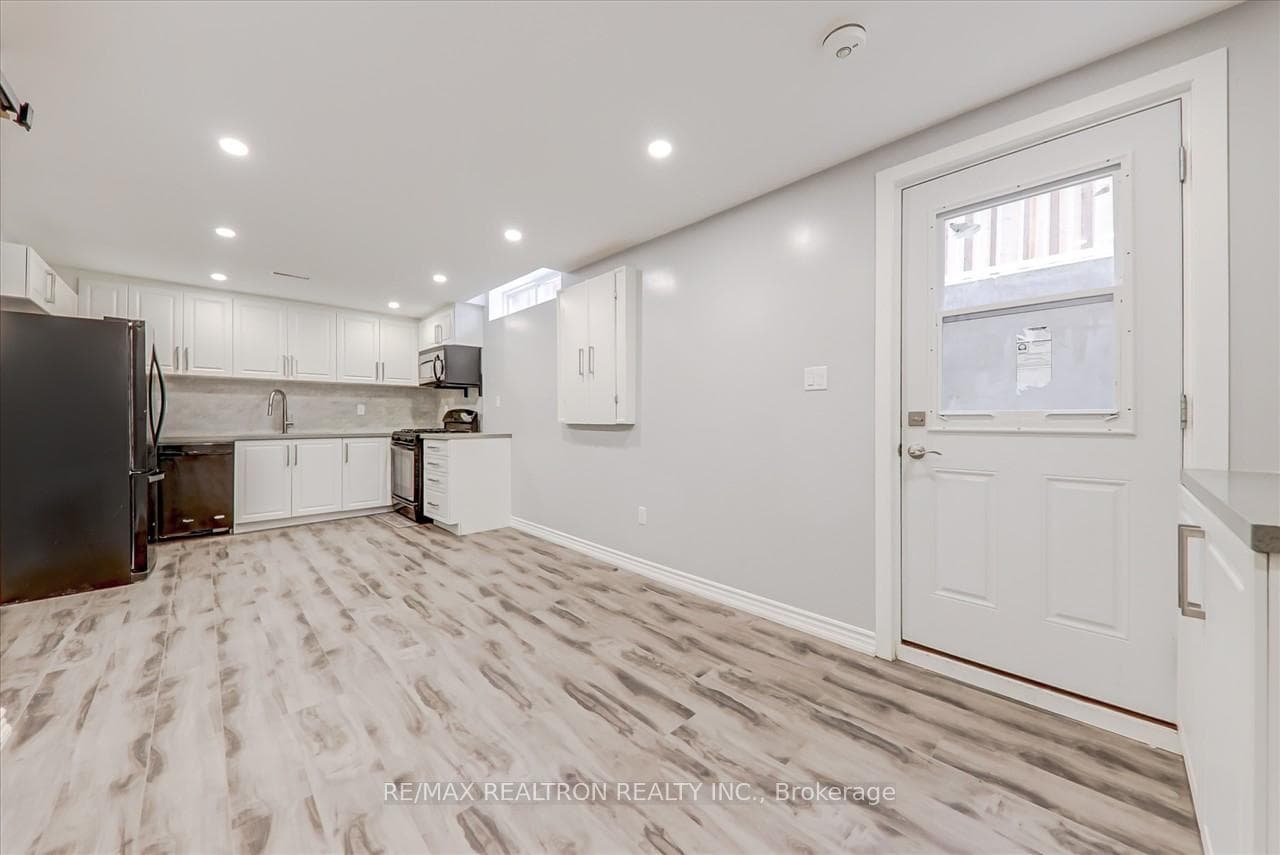 635 BECKWORTH Square Unit BSMT photo 5