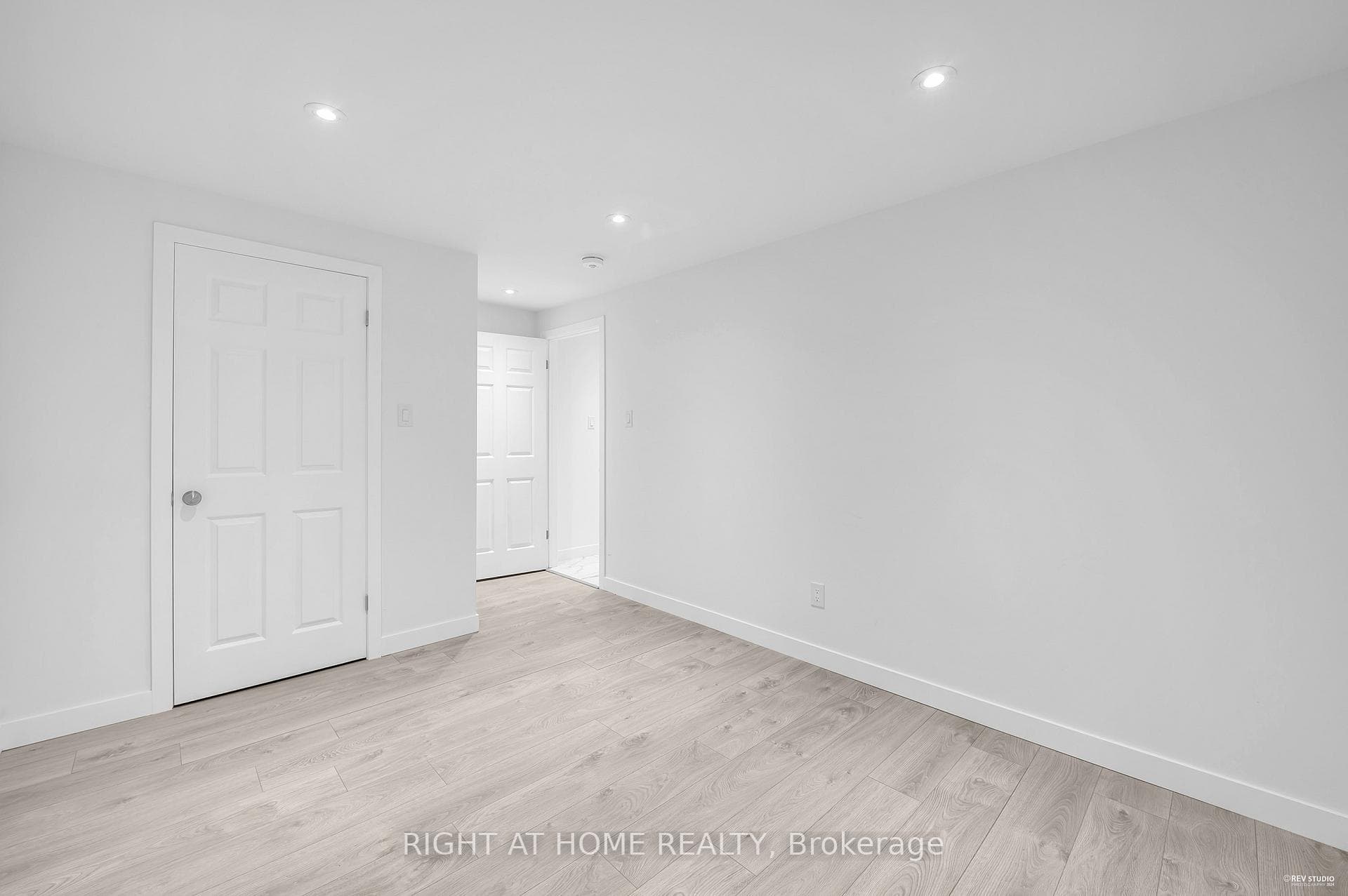 130 McFarlane Crescent photo 30