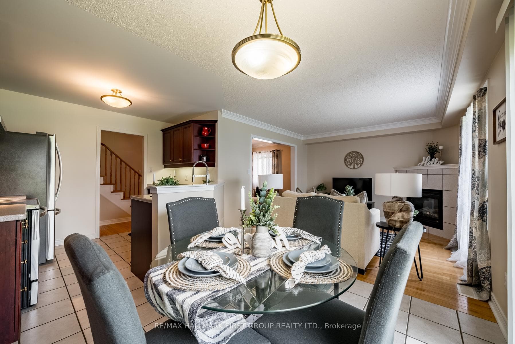 681 Blythwood Square photo 21