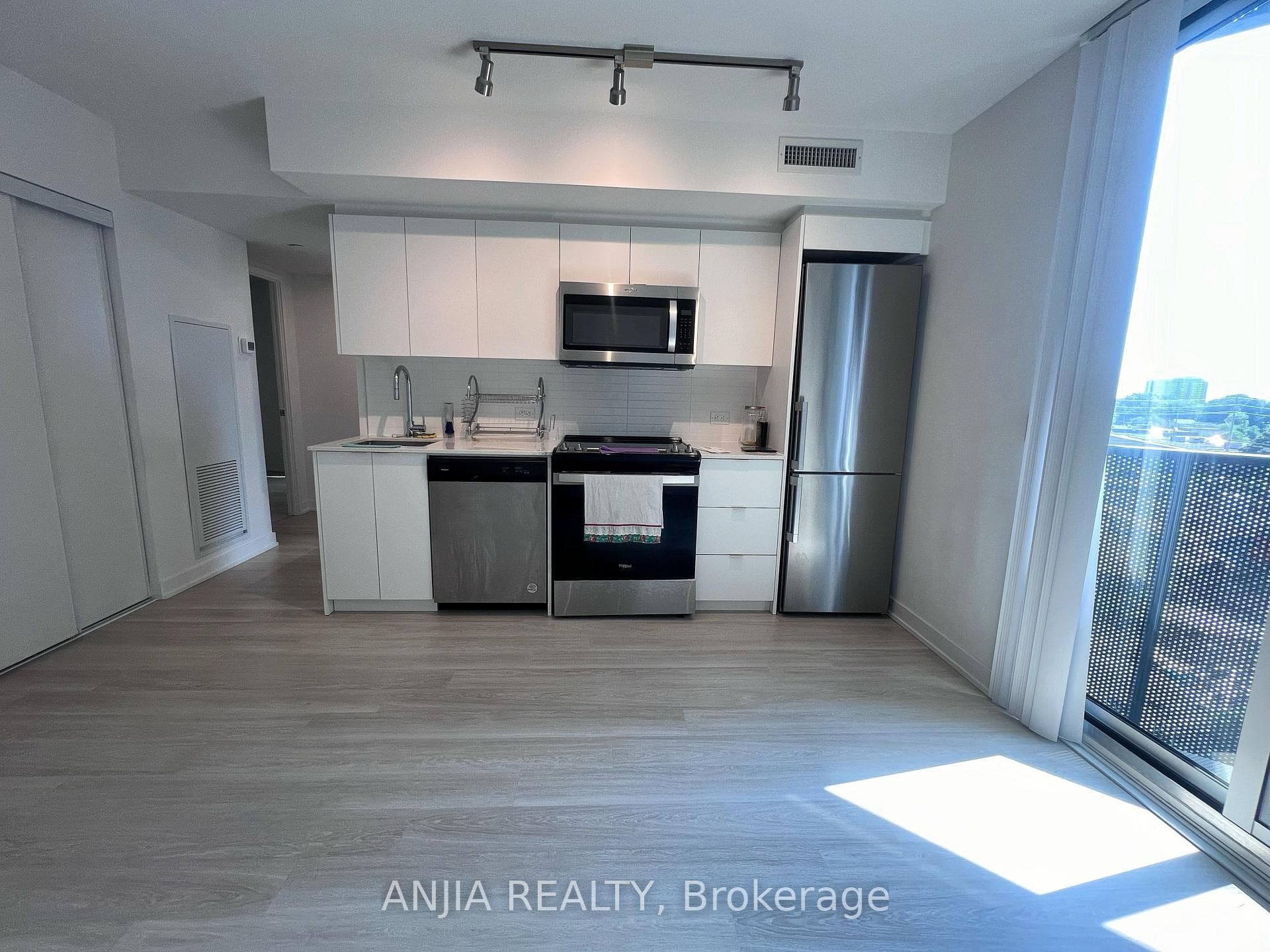 30 TRETTI Way Unit 504 photo 3