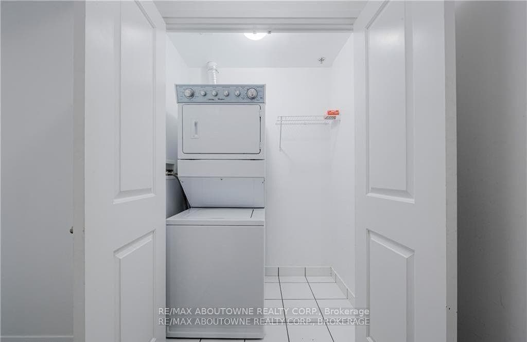 55 Speers Road Unit 1503 photo 11