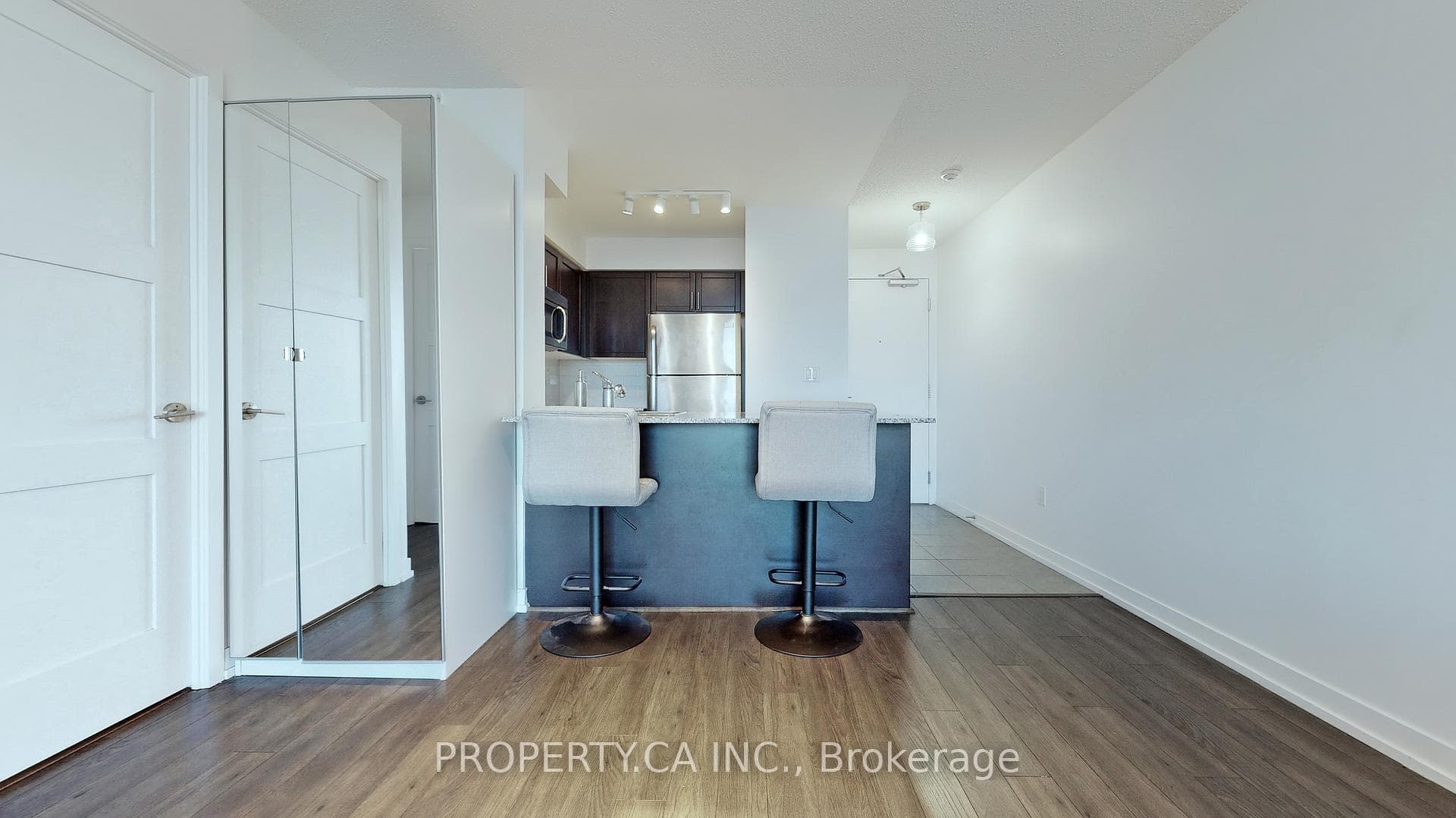 812 Lansdowne Avenue Unit 711 photo 12