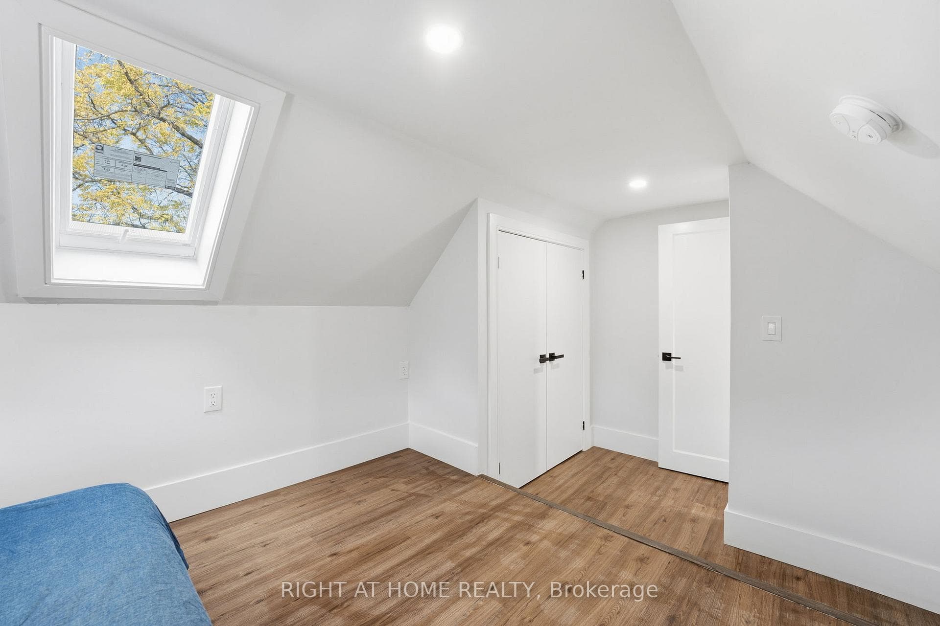 4255 William Street photo 21