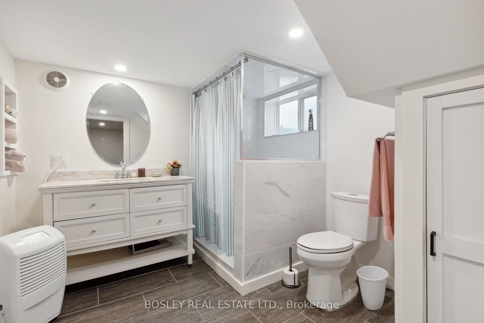 32 LOUISA Street photo 26