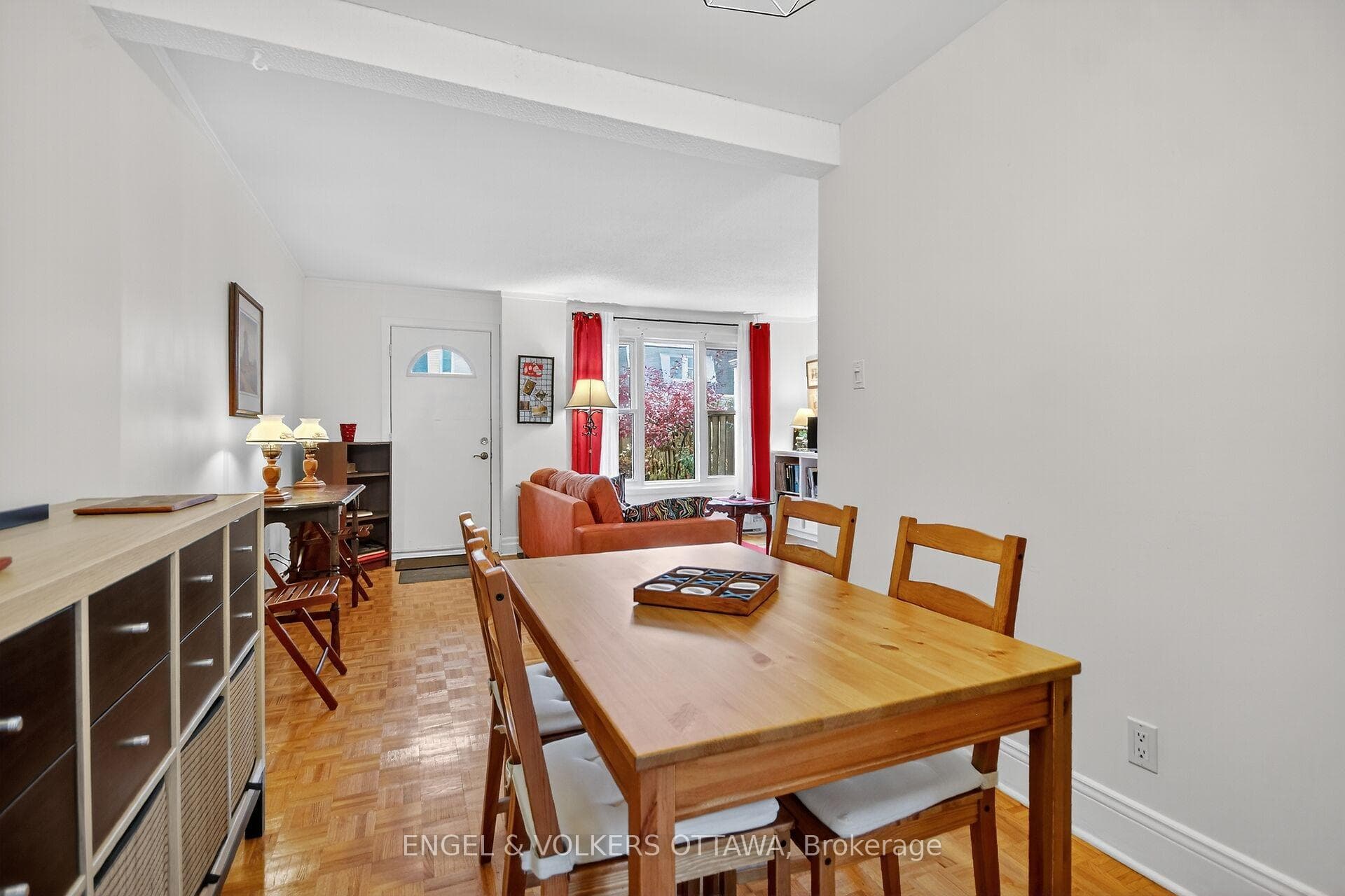 910 Dynes Road photo 17