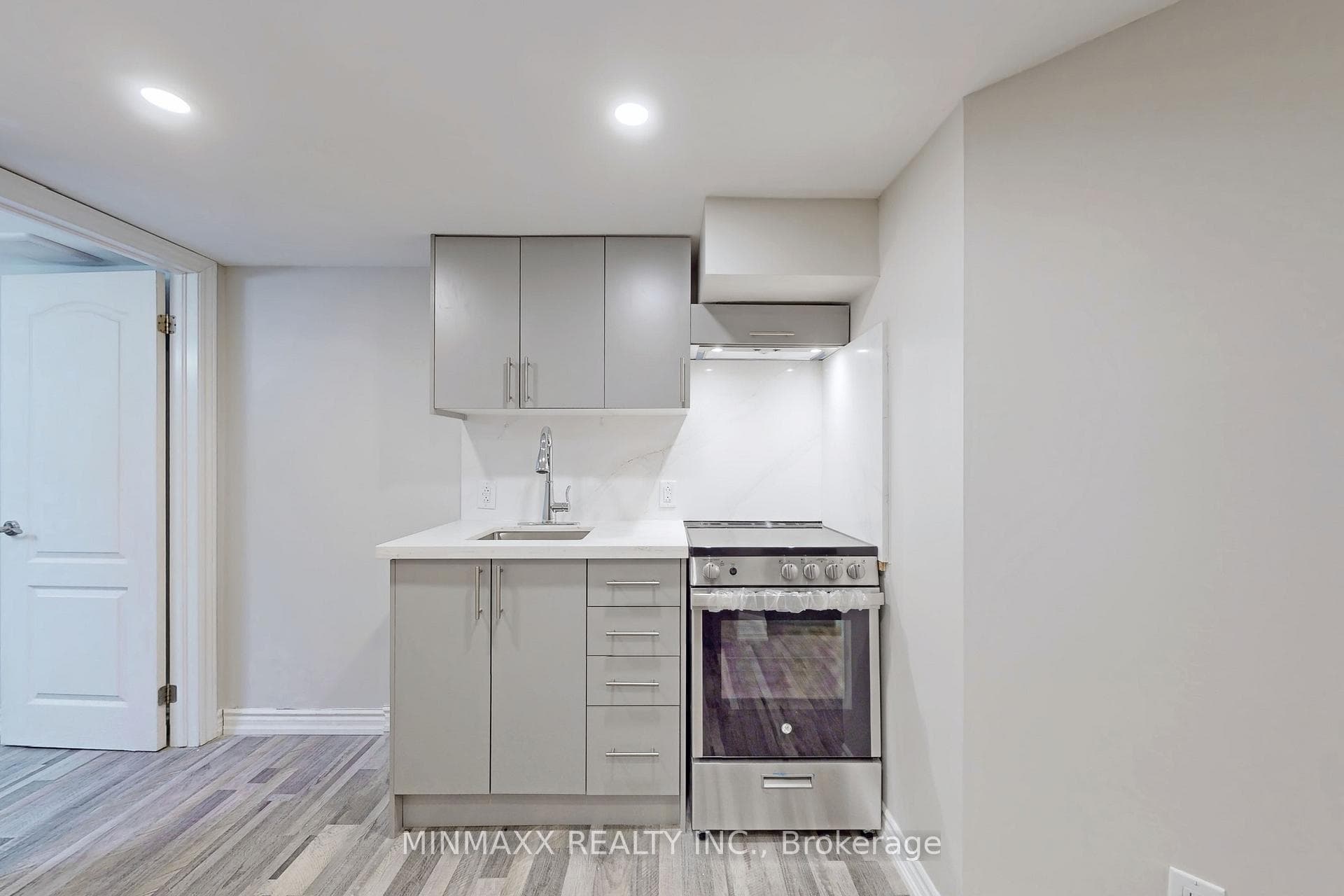1264 Clifford Point photo 9