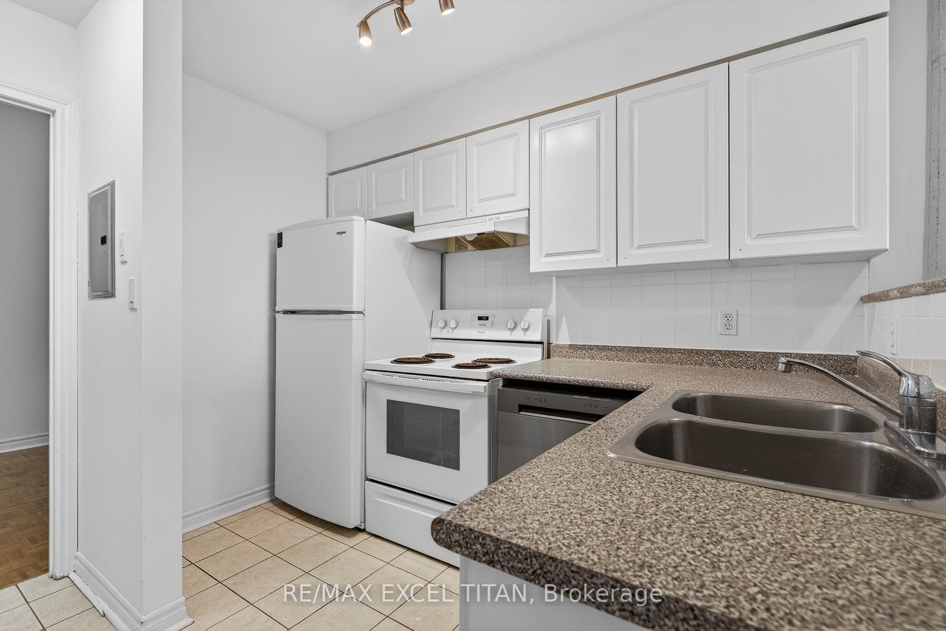 1401 Dupont Street Unit 404 photo 19