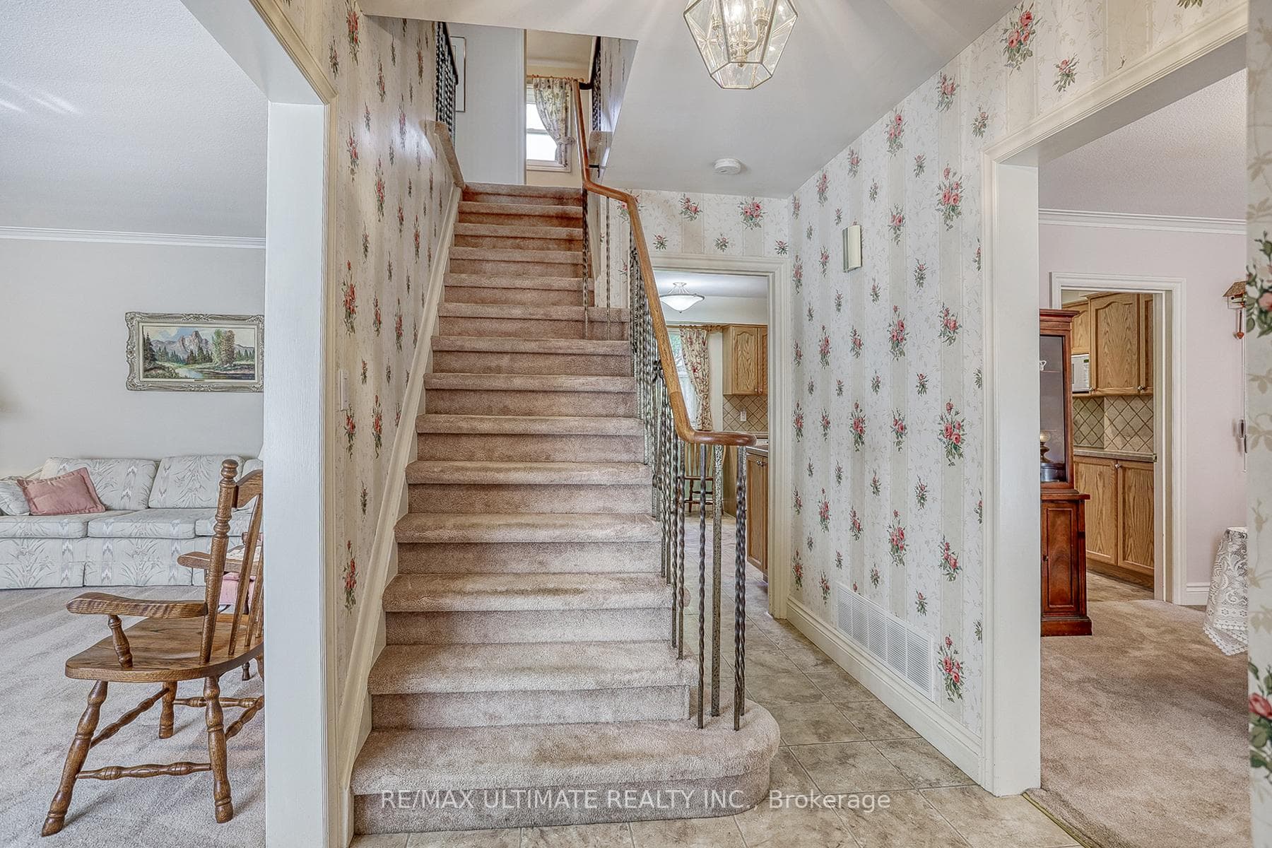 42 Summerside Crescent photo 2