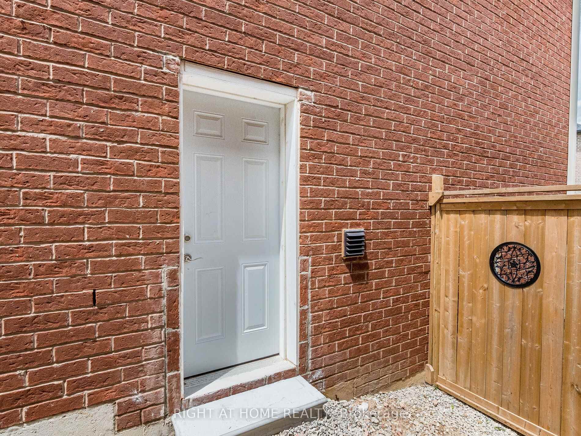 115 Holbrook Court photo 22