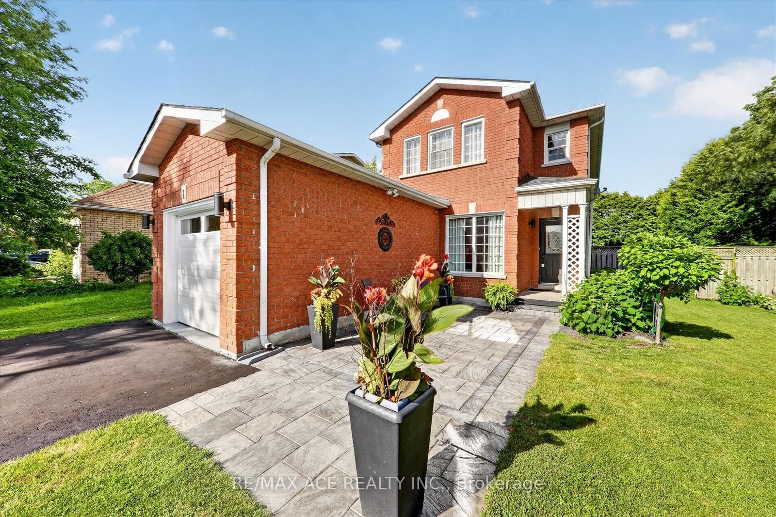 1 Aldcroft Crescent photo 1