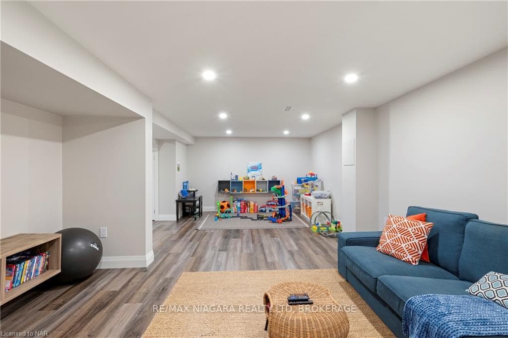 18 DENSGROVE Drive photo 23