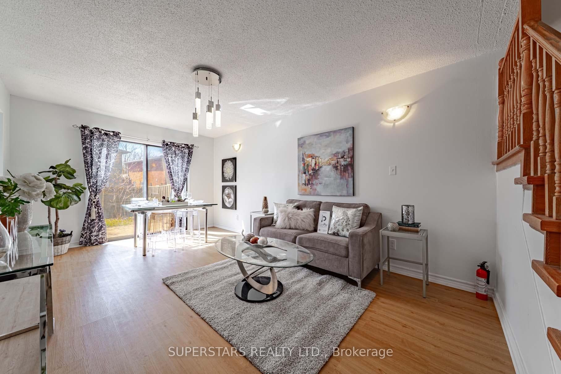135 Appleby Crescent photo 2