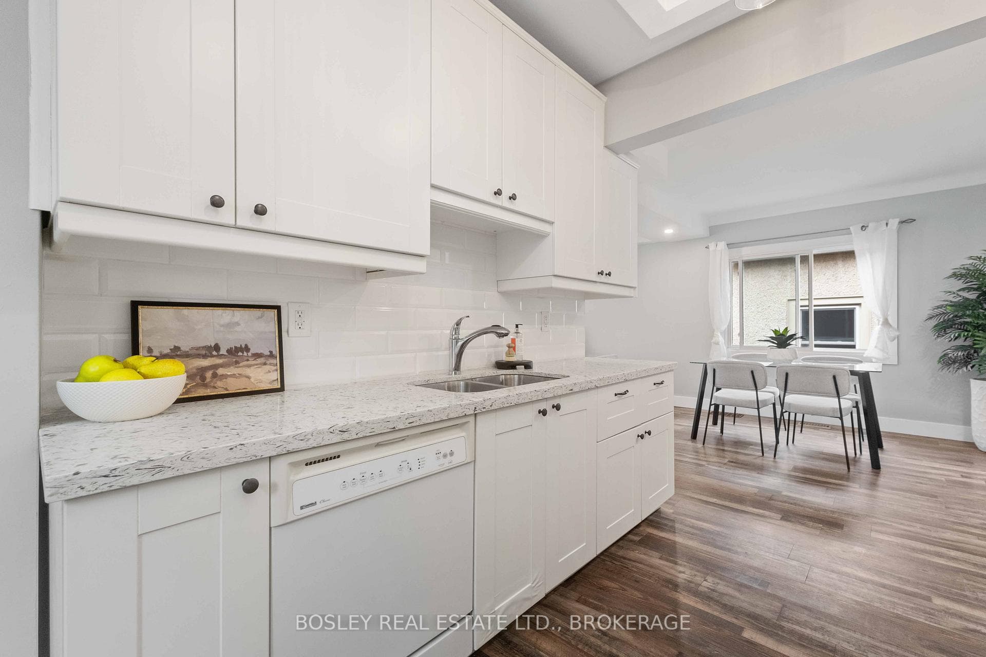 13 Herrick Avenue photo 15
