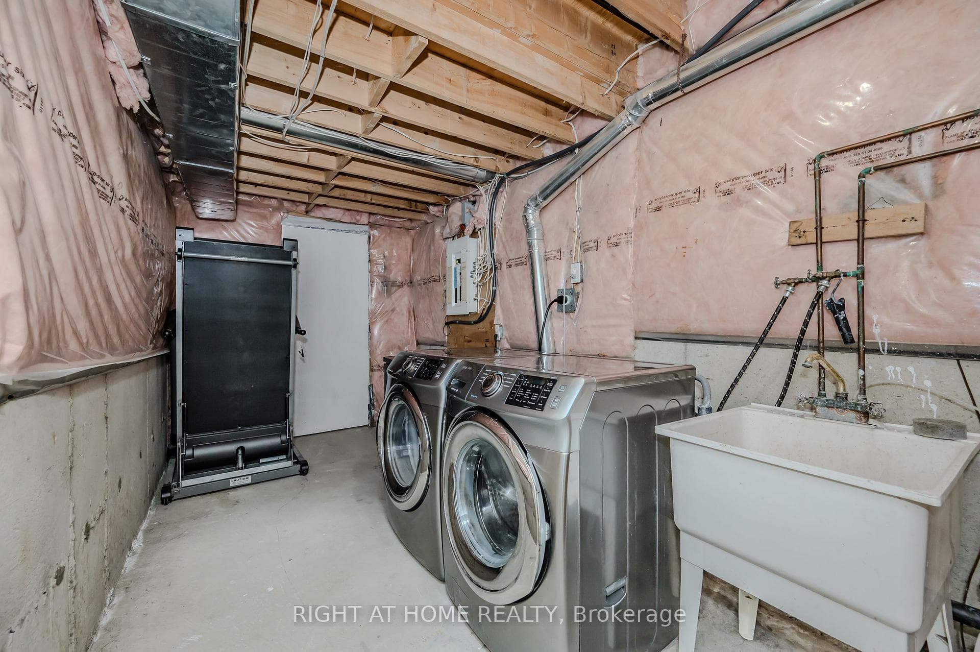 81 Ronan Crescent photo 34