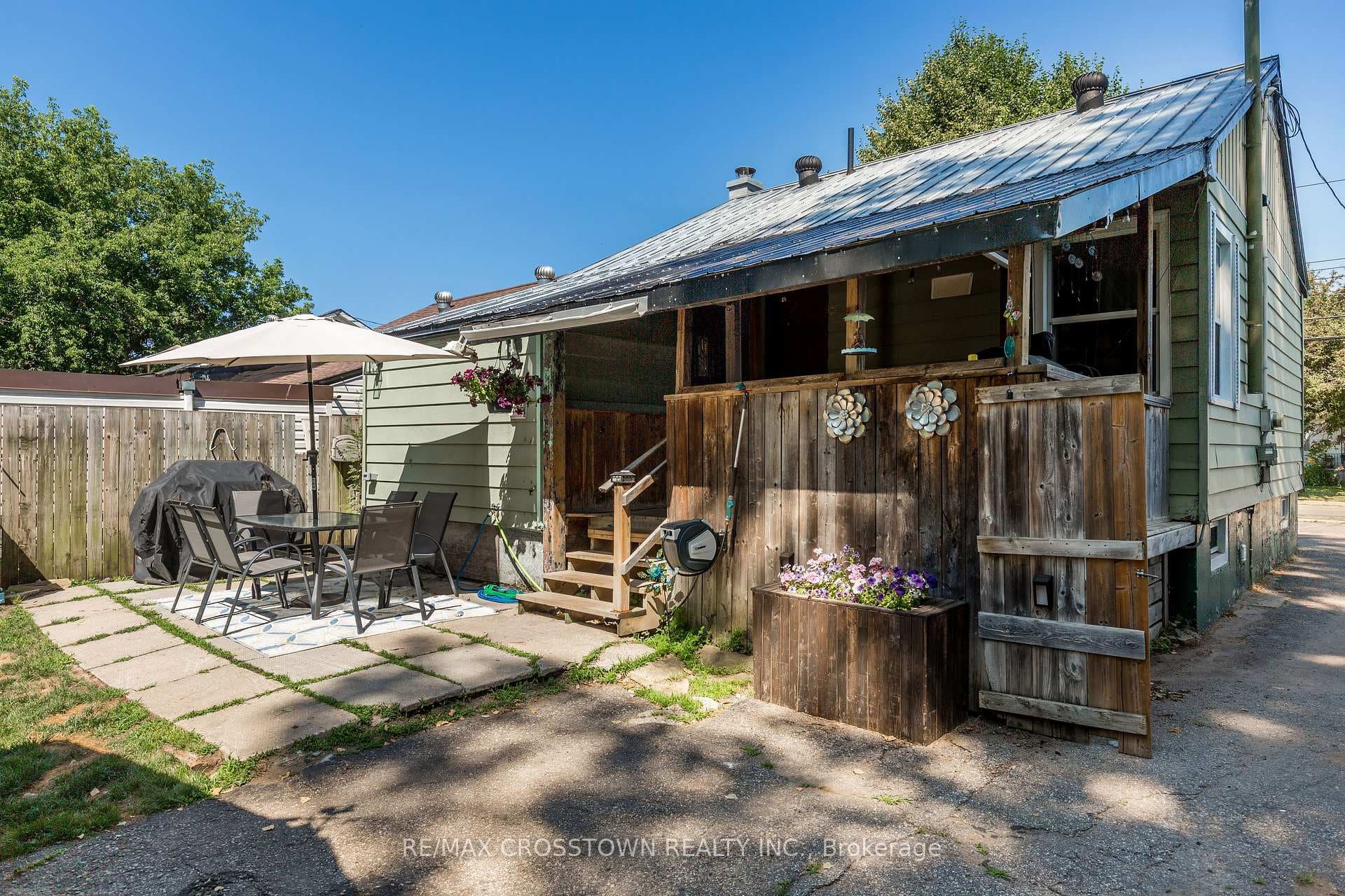 281 Elizabeth Street photo 28
