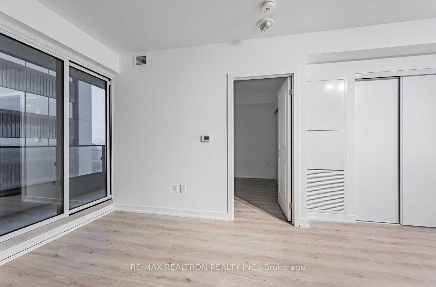 395 Bloor Street Unit 1504 photo 5