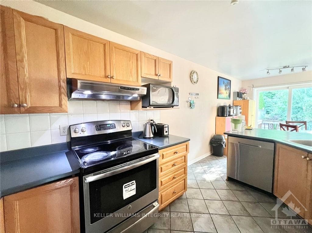 30 GOLDRIDGE Drive photo 11