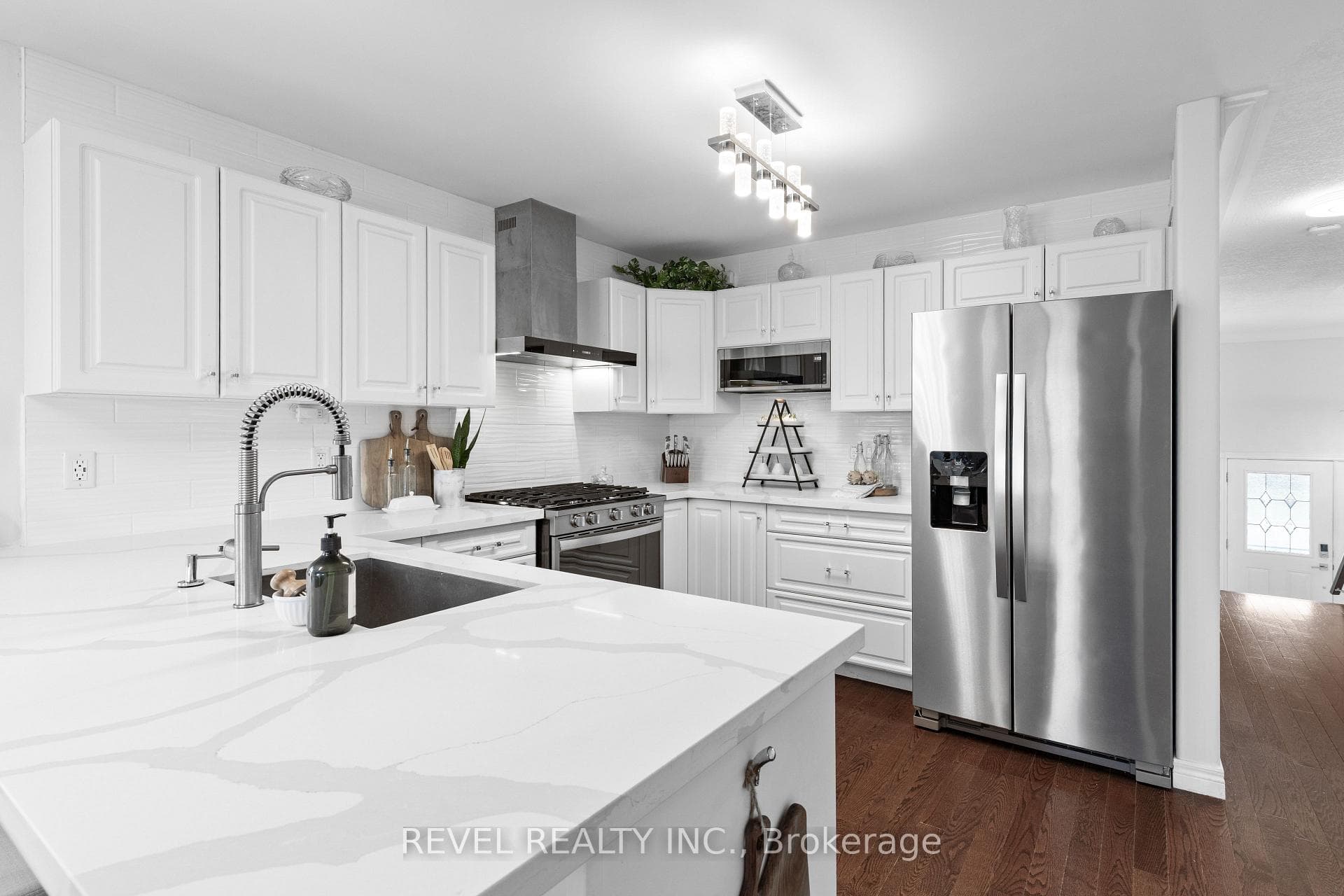 2726 Foxmeadow Road photo 7
