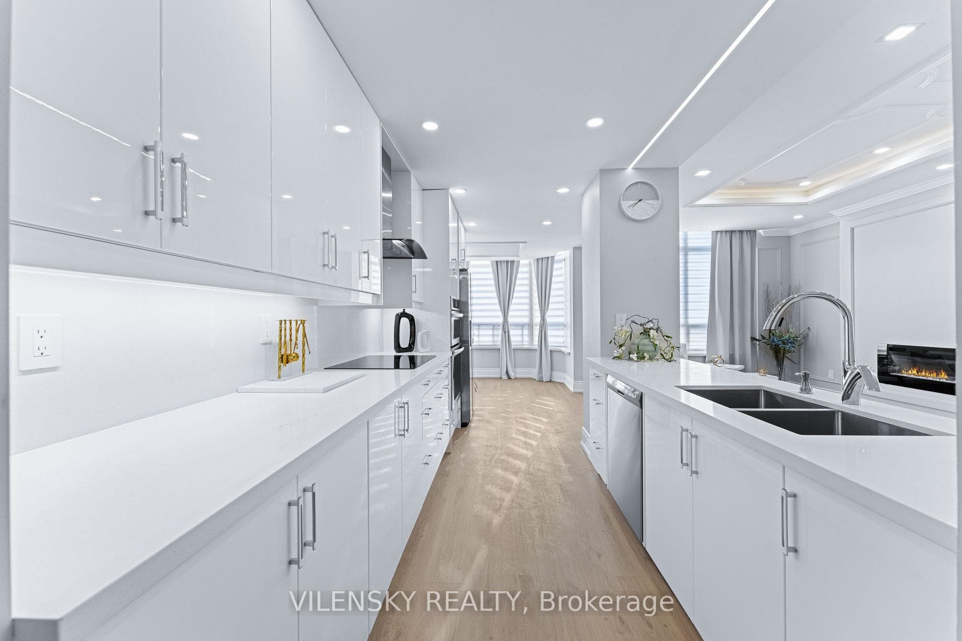 7 Townsgate Drive Unit 1808 photo 2