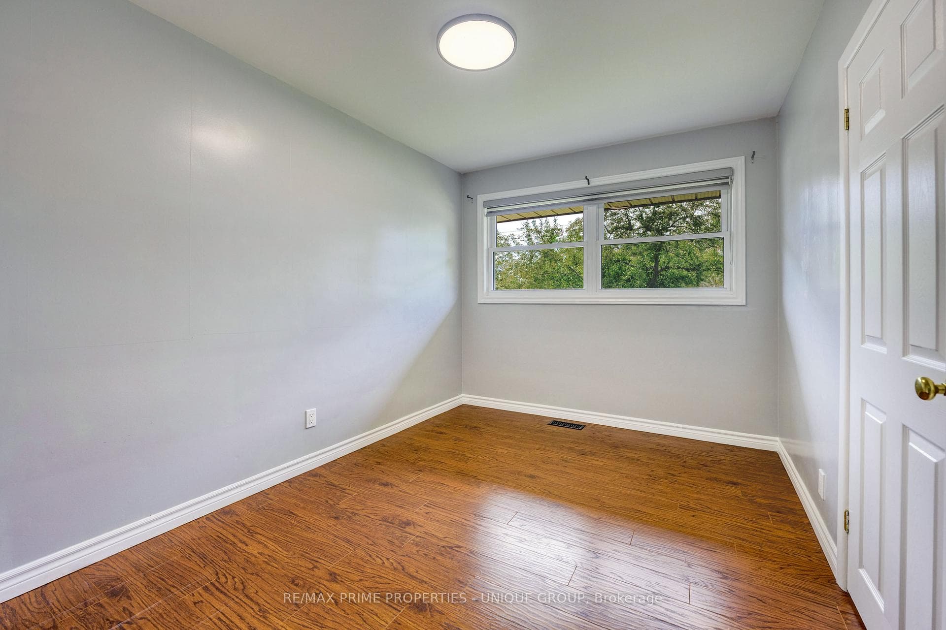 890 Hollands Avenue photo 13