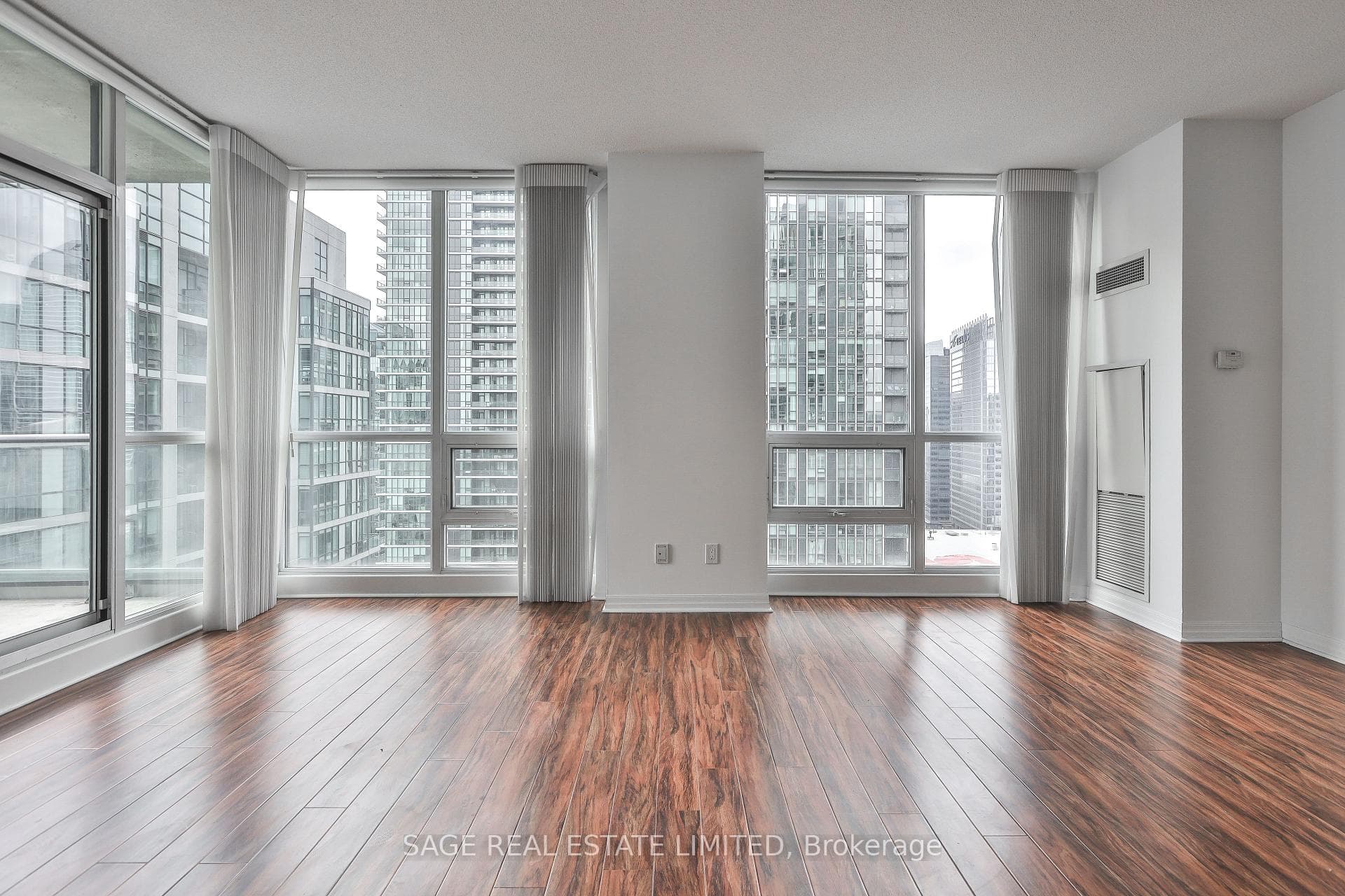 16 Yonge Street Unit 2711 photo 2
