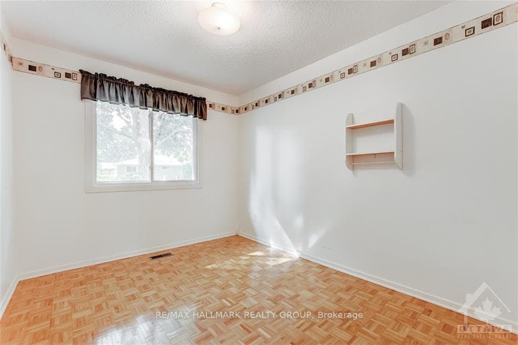 1317 RAINBOW Crescent photo 13