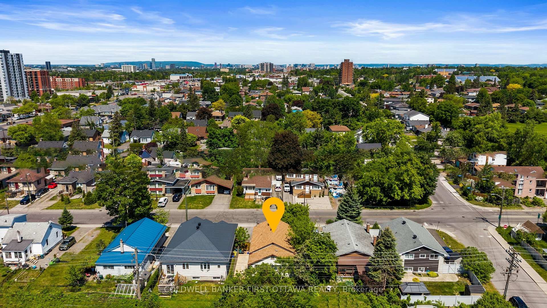 Easy access to Airport parkway and Walkley Rd.
