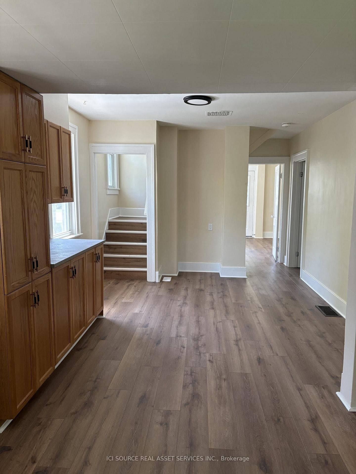 543 St Charles Street photo 5