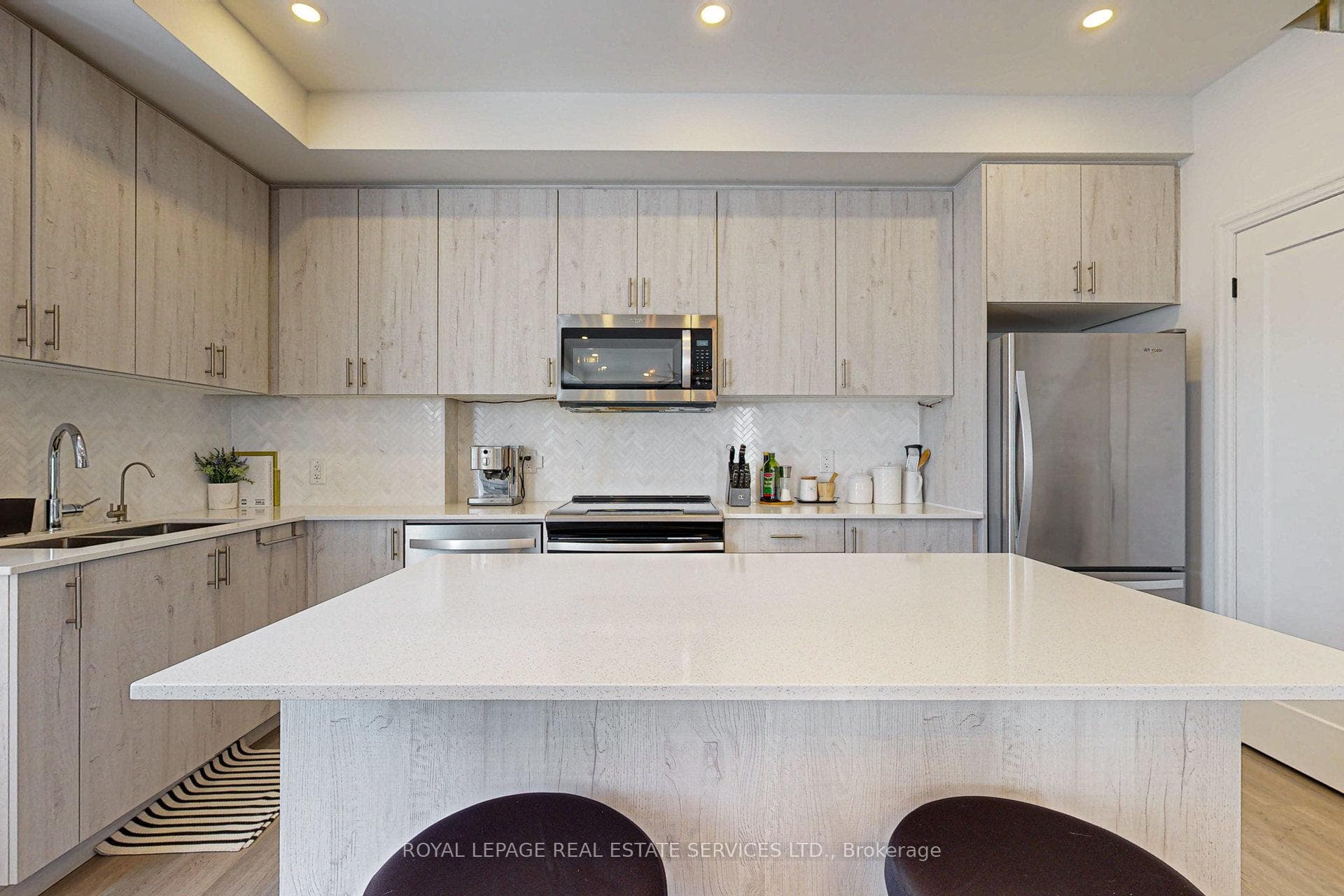 1195 Gooseberry Lane Unit 301 photo 12