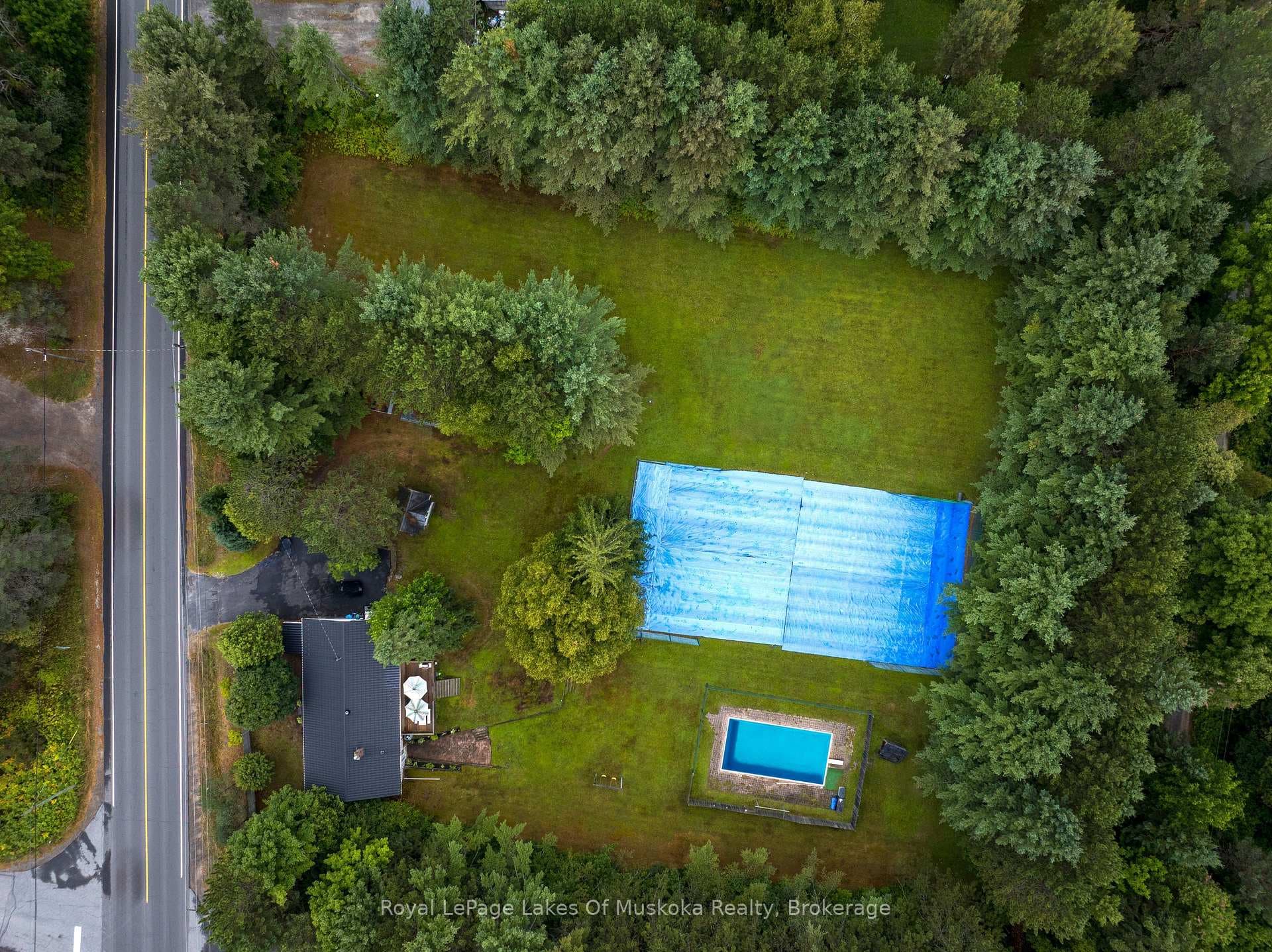 574 Ravenscliffe Road photo 42