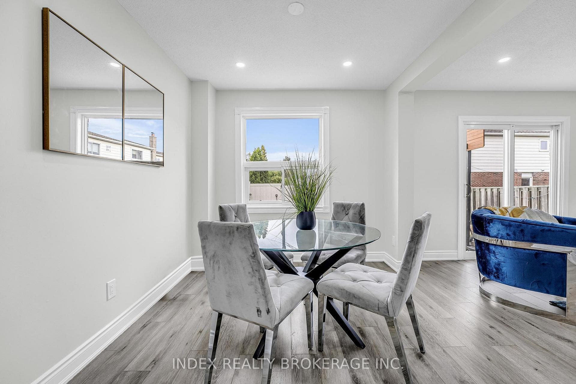 6 Banting Crescent photo 8