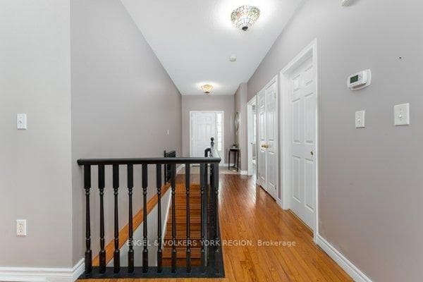 23 Twenty Place Boulevard photo 6