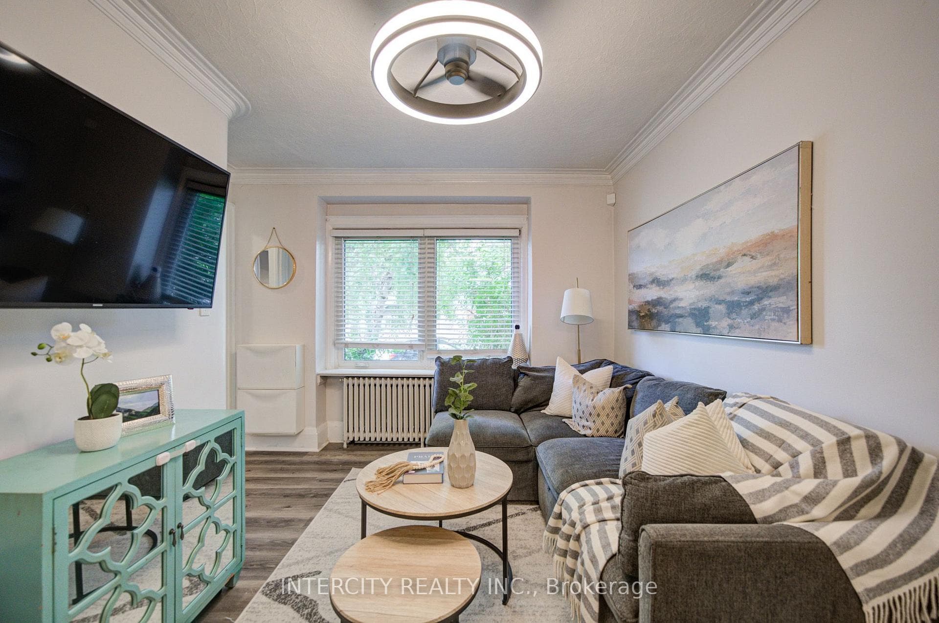256 Blantyre Avenue photo 8