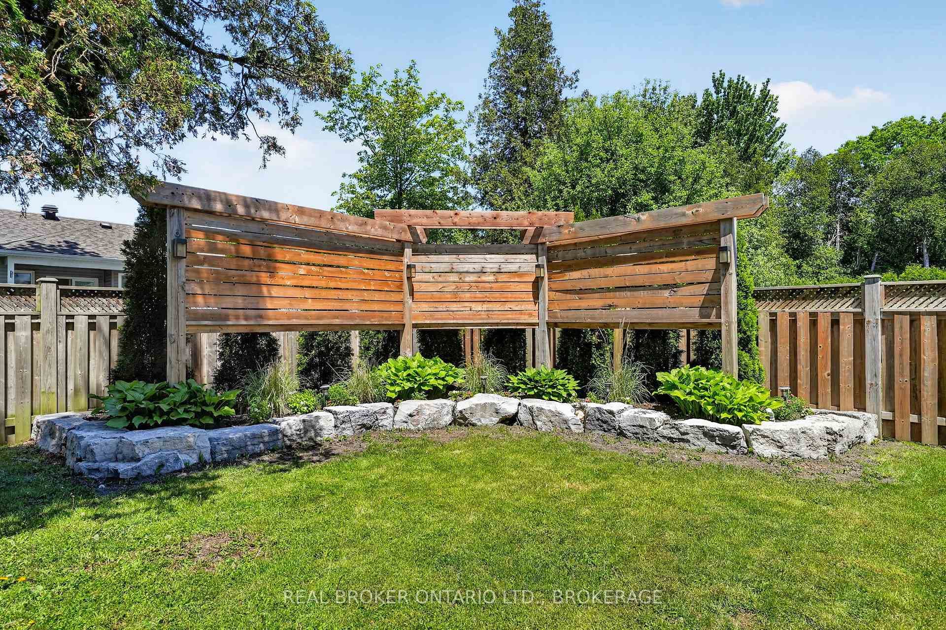 71 Hickory Street photo 34