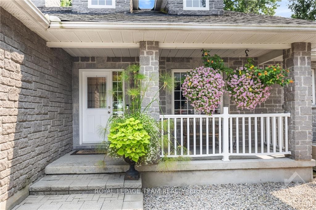 7009 RIDEAU VALLEY Drive photo 4