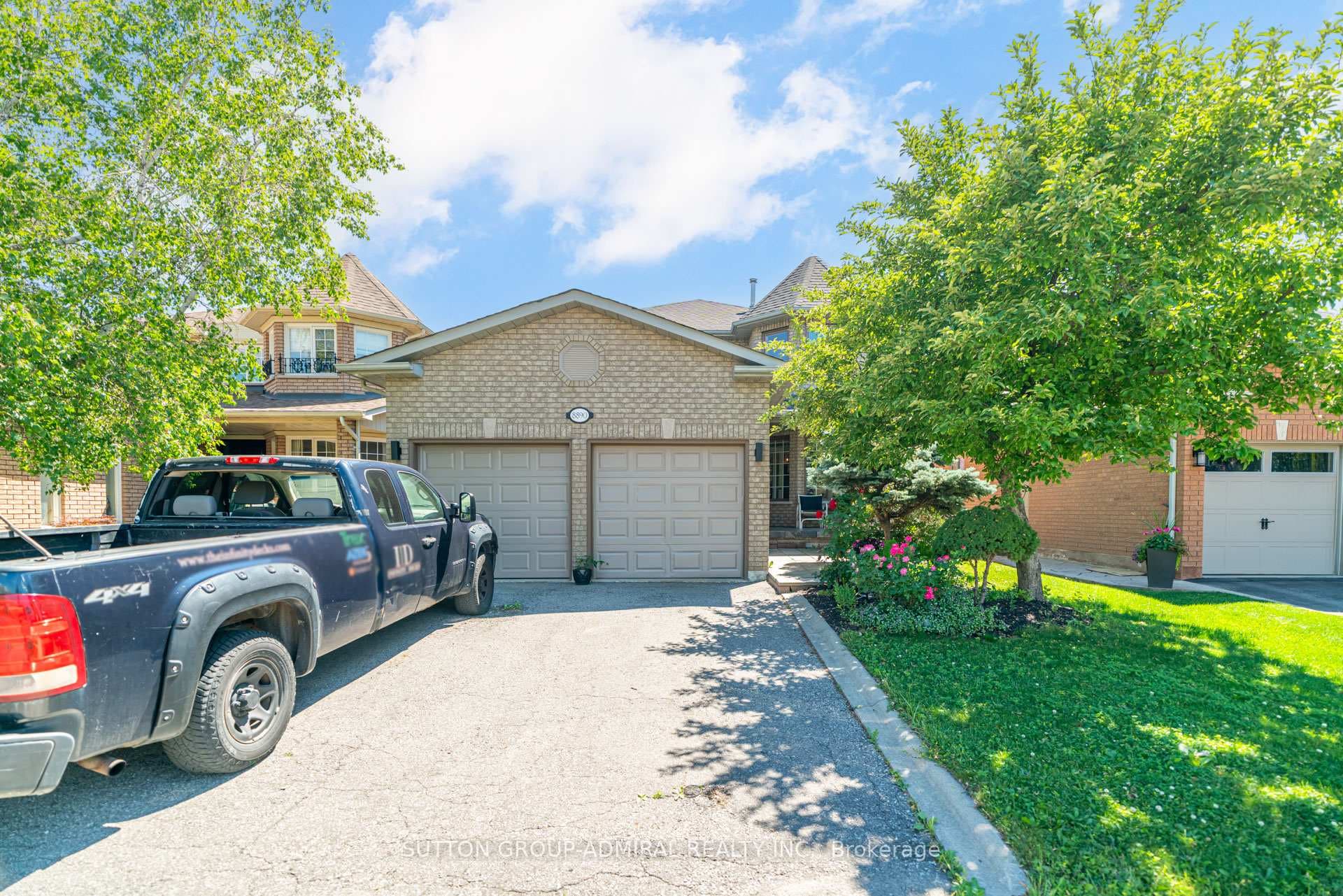 8890 Martin Grove Road photo 5