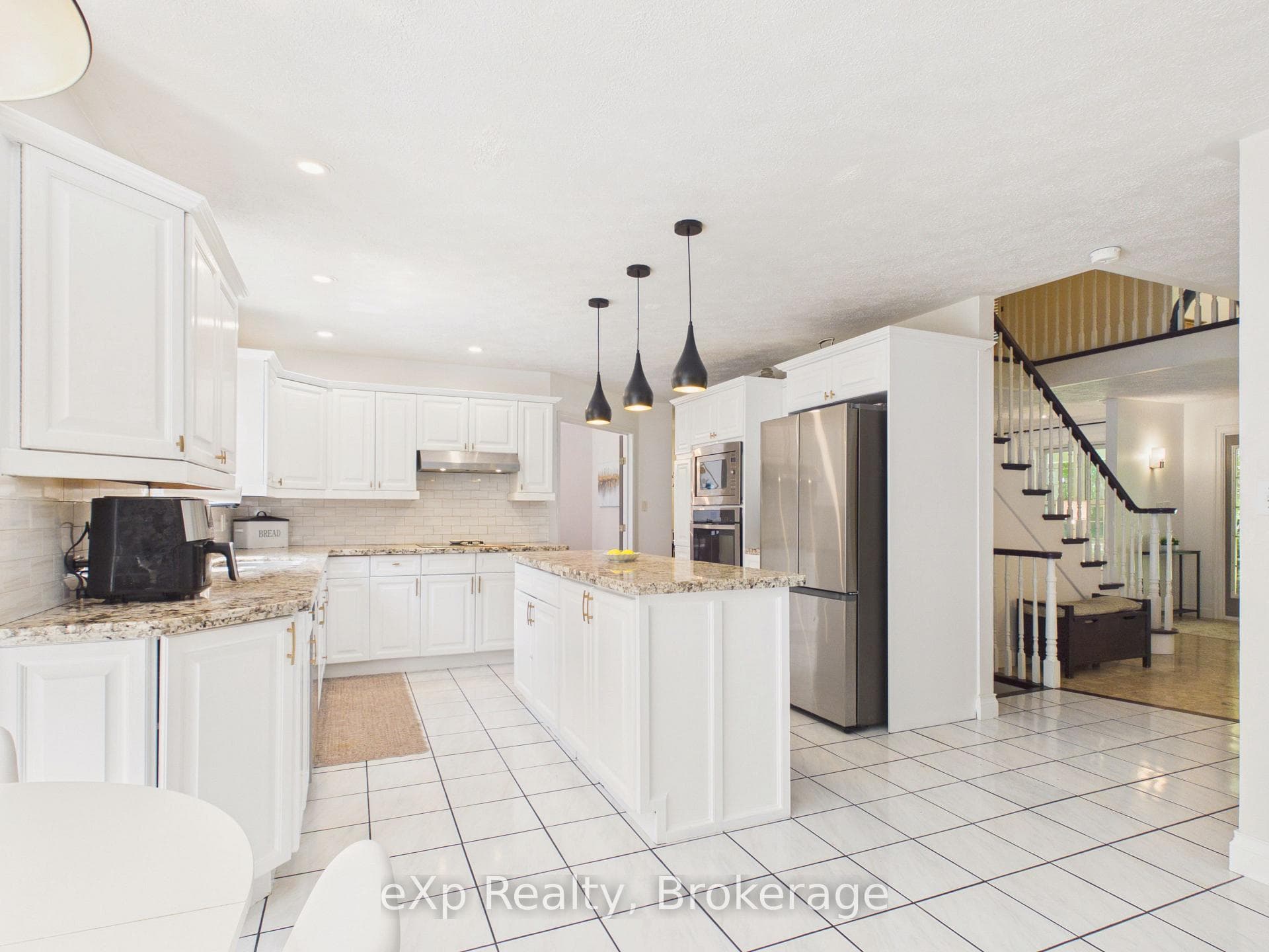 20 Highland Crescent photo 9