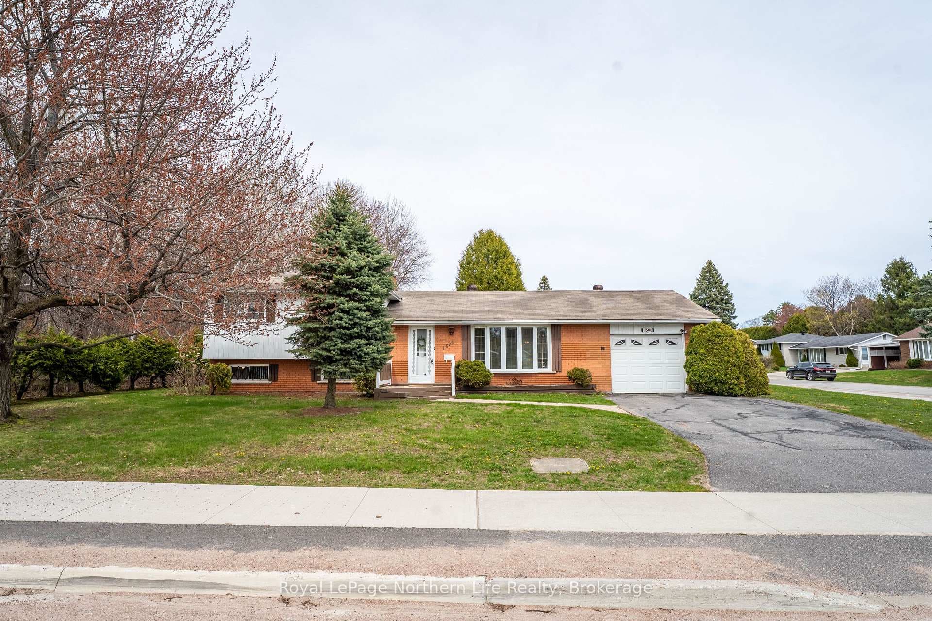 1608 Parkwood Drive photo 1