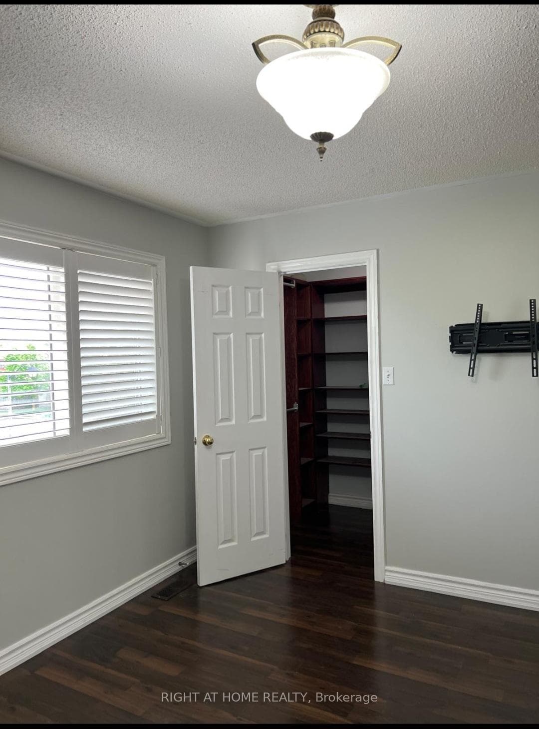 6 Manorwood Court photo 9