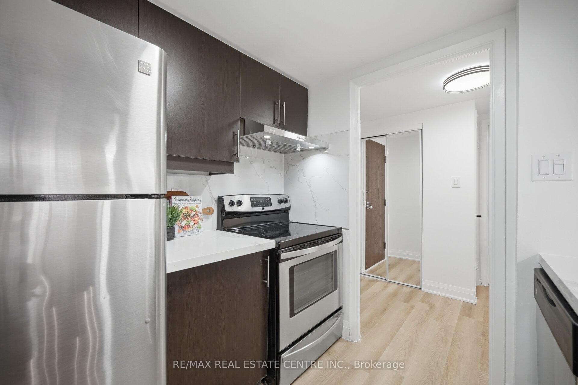 717 Bay Street Unit 1009 photo 7