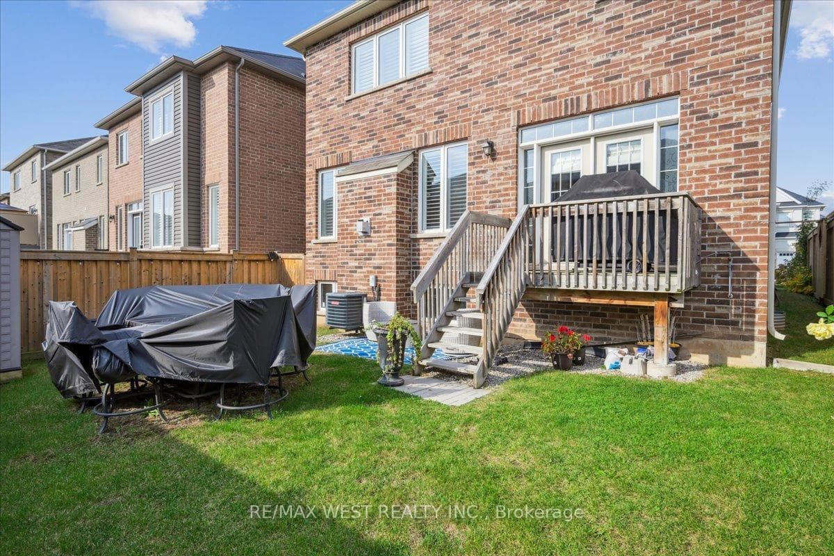 137 Stillwater Crescent photo 13