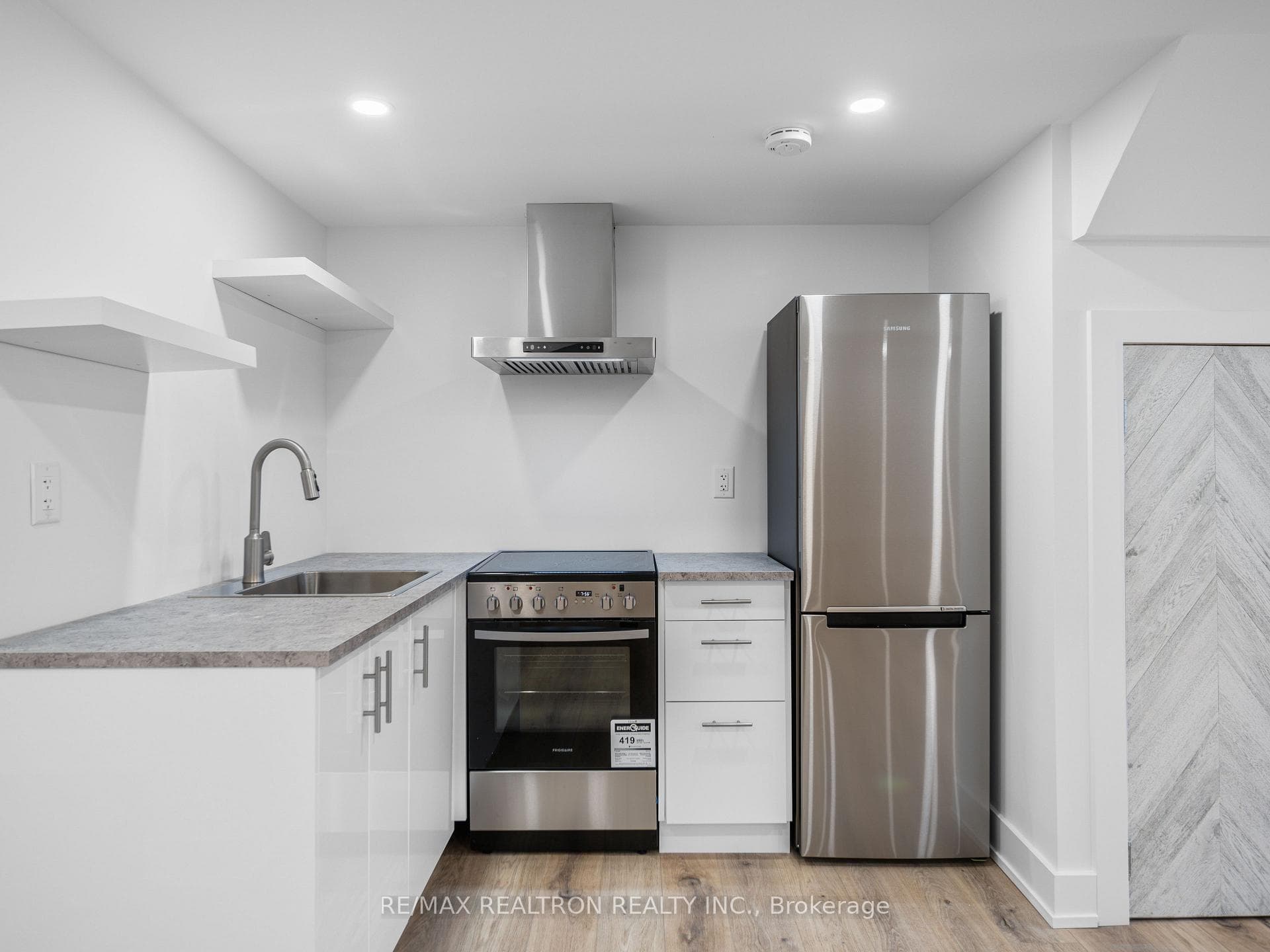 289 Irene Drive photo 25