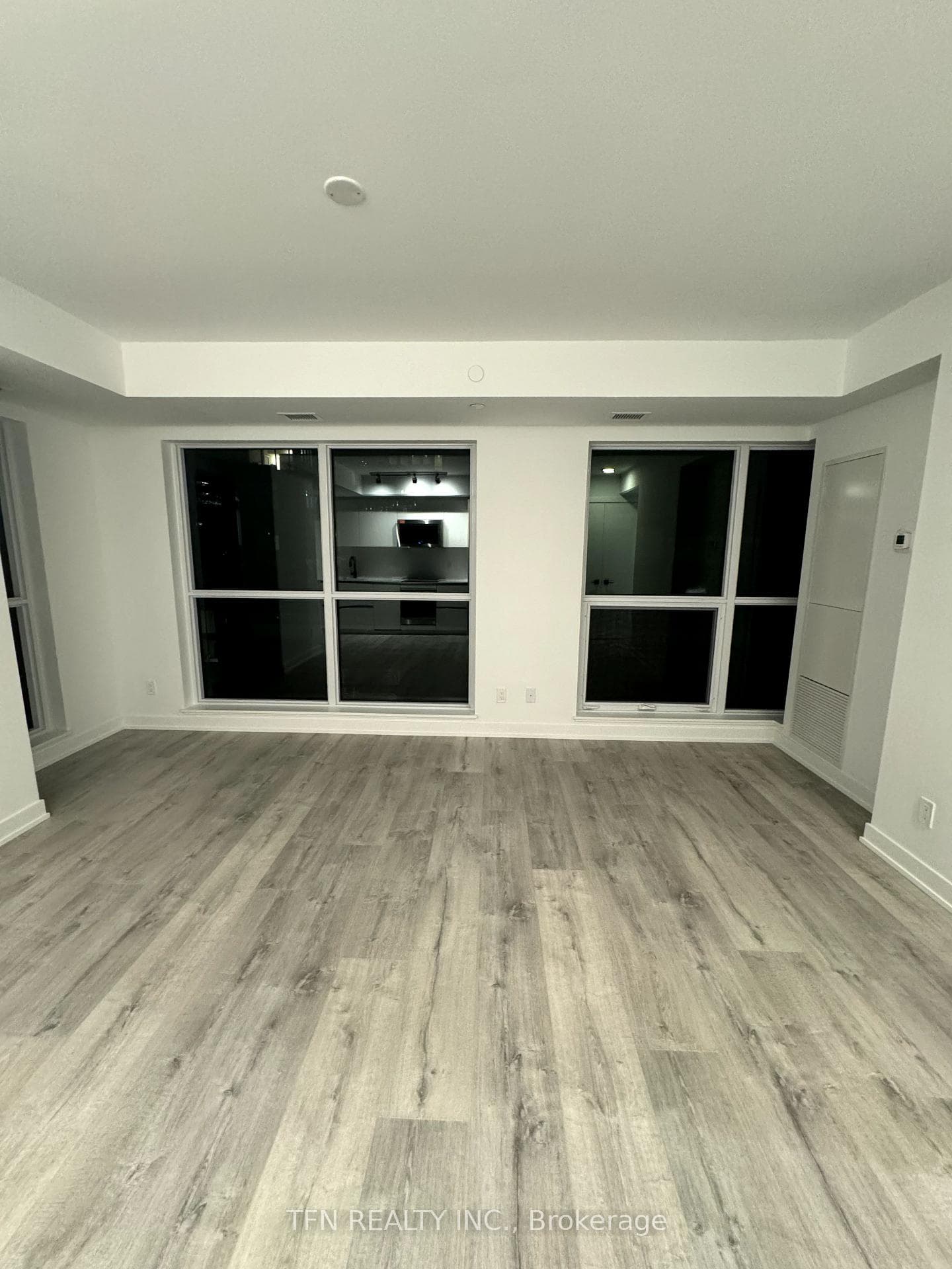 327 King Street Unit 1102 photo 17