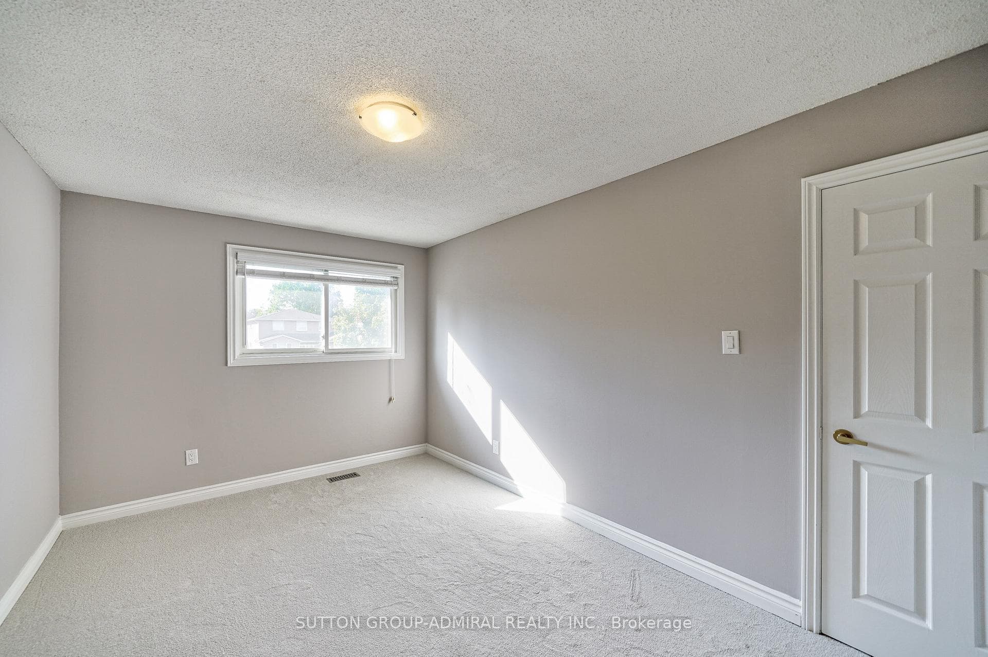 311 Buckingham Road photo 26