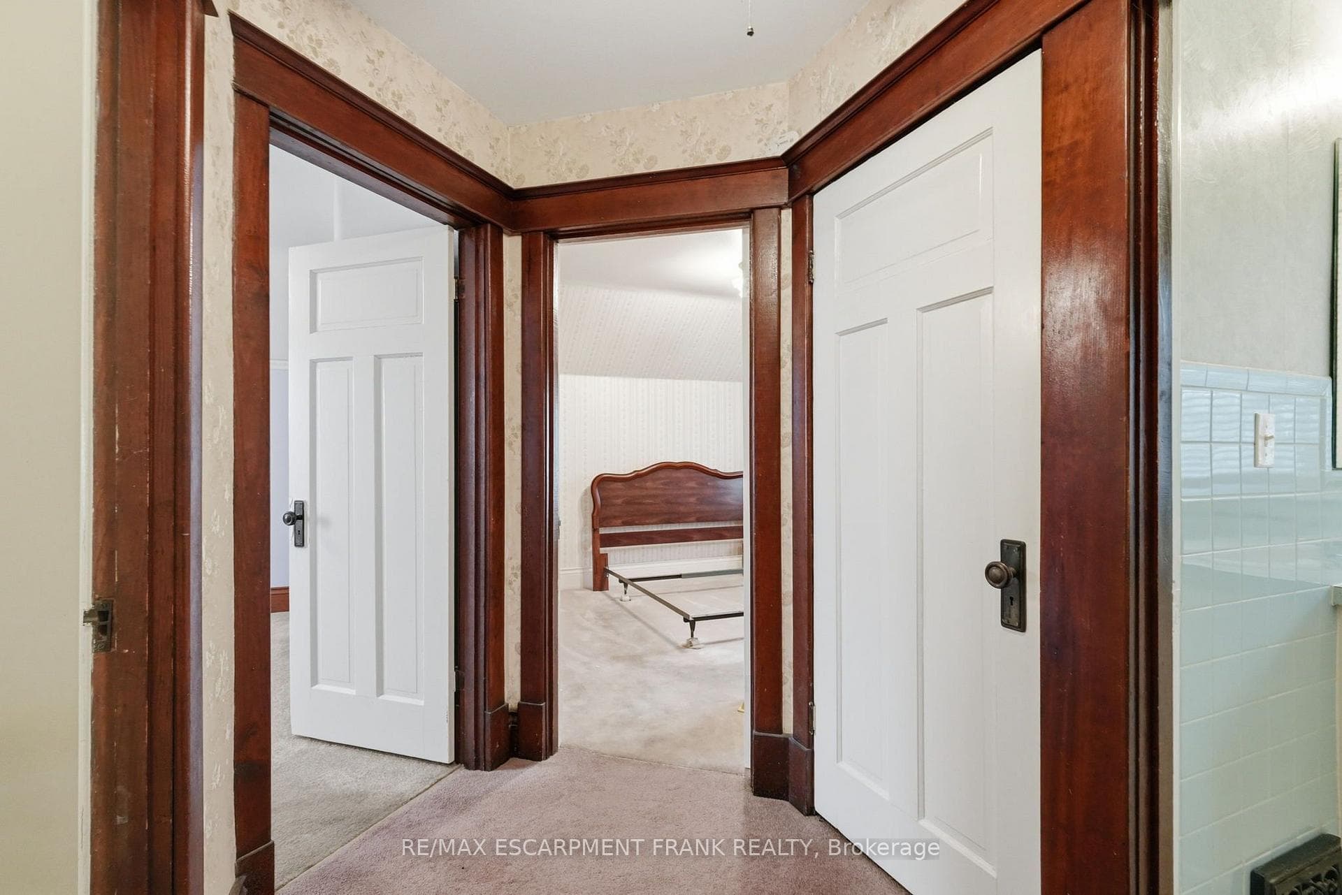 24 Cliff Avenue photo 33